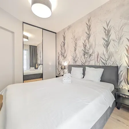 Apartment Traugutta Urban Nest By Bookinghost